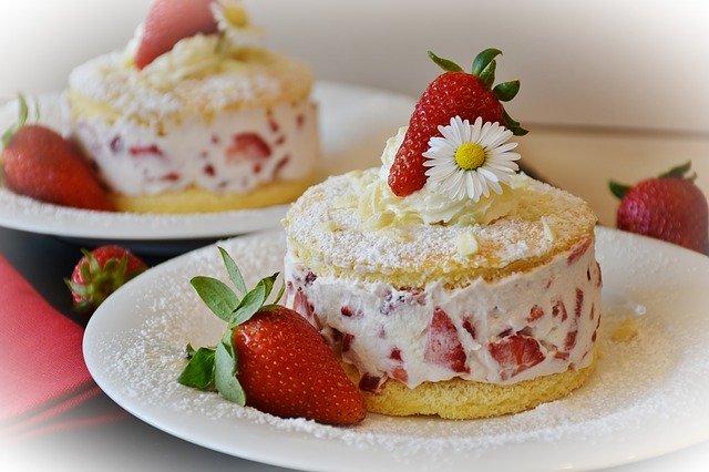 strawberries-cake